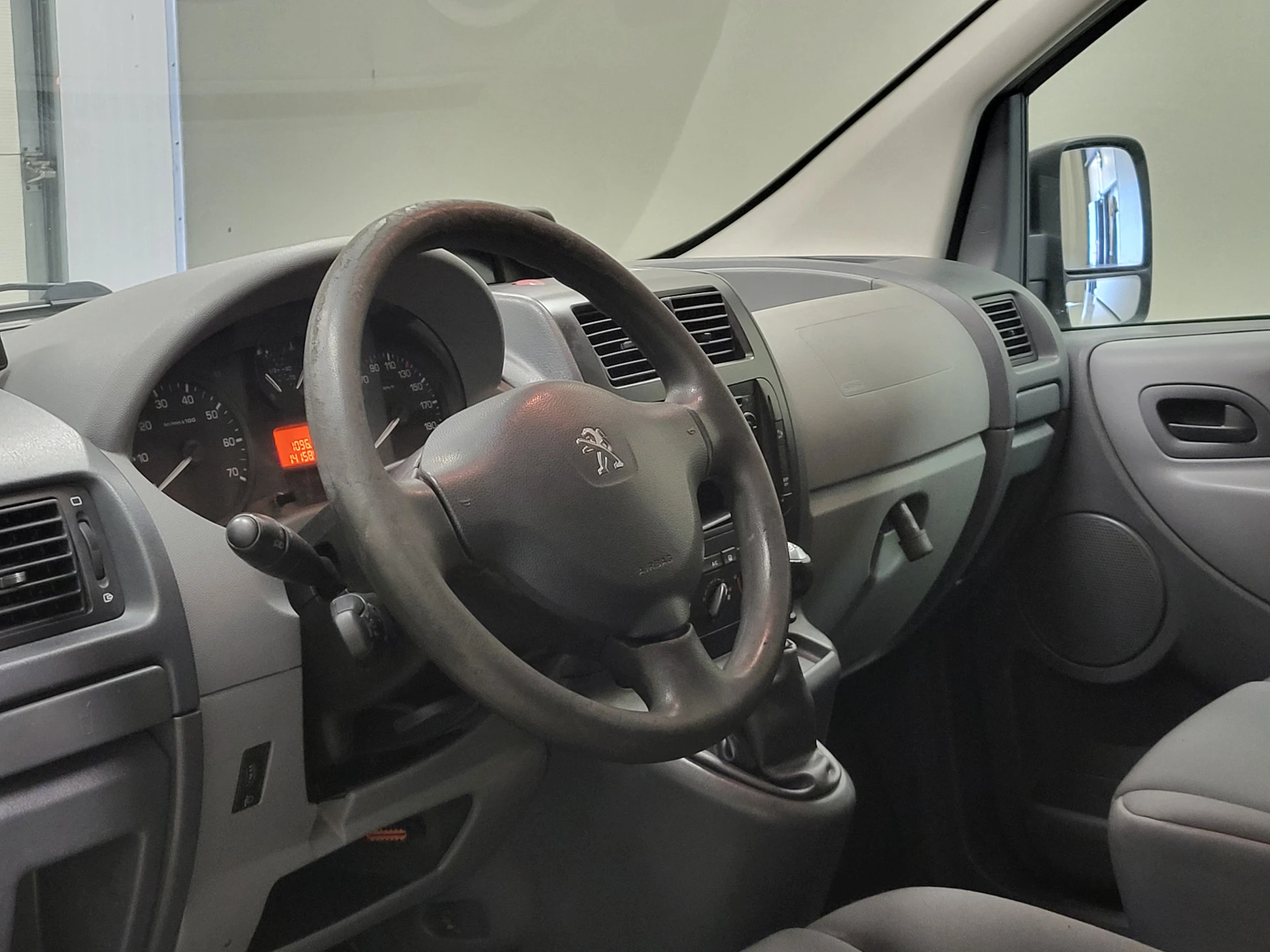 Peugeot Expert 2014 - 2.0HDI L2/H1 Trekhaak Apk tot 24-2-2027! afbeelding 4