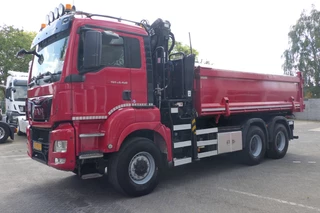 MAN TGS 2014 - 26.480 | 6X6 | 2 Side Tipper + Hydraulic dust cover | PALFINGER Q170Z84TI + Easy fold | 665130Km | 2014 | Full Steel | Drum brakes | Trailer coupling | TUV/MOT/APK 08-2026 | NL-Truck obrazek 4