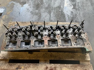 Volvo N/A - 8170101 CYLINDER HEAD D12 obrazek 1