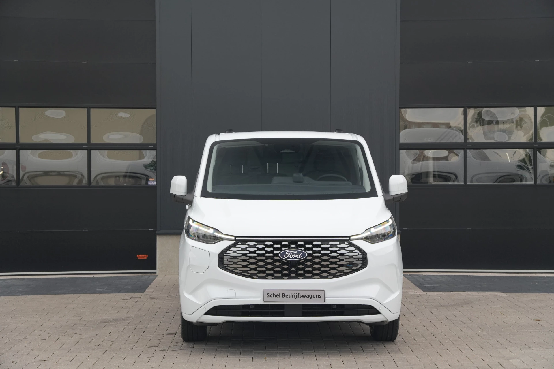 Ford E-Transit Custom 2026 - 320 L2H1 Limited 71 kWh 218pk - 2x Schuifdeur - Trekhaak - Camera - Carplay - Rijklaar obrázek 2