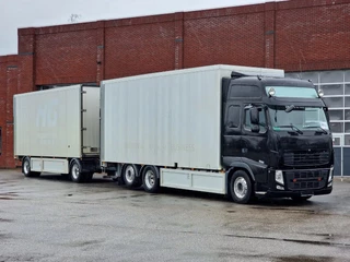 Volvo FH 2013 - 13.460 Globetrotter XL 6x2 - Box with side doors - Loadlift + Kelberg trailer 2012 with loadlift te koop