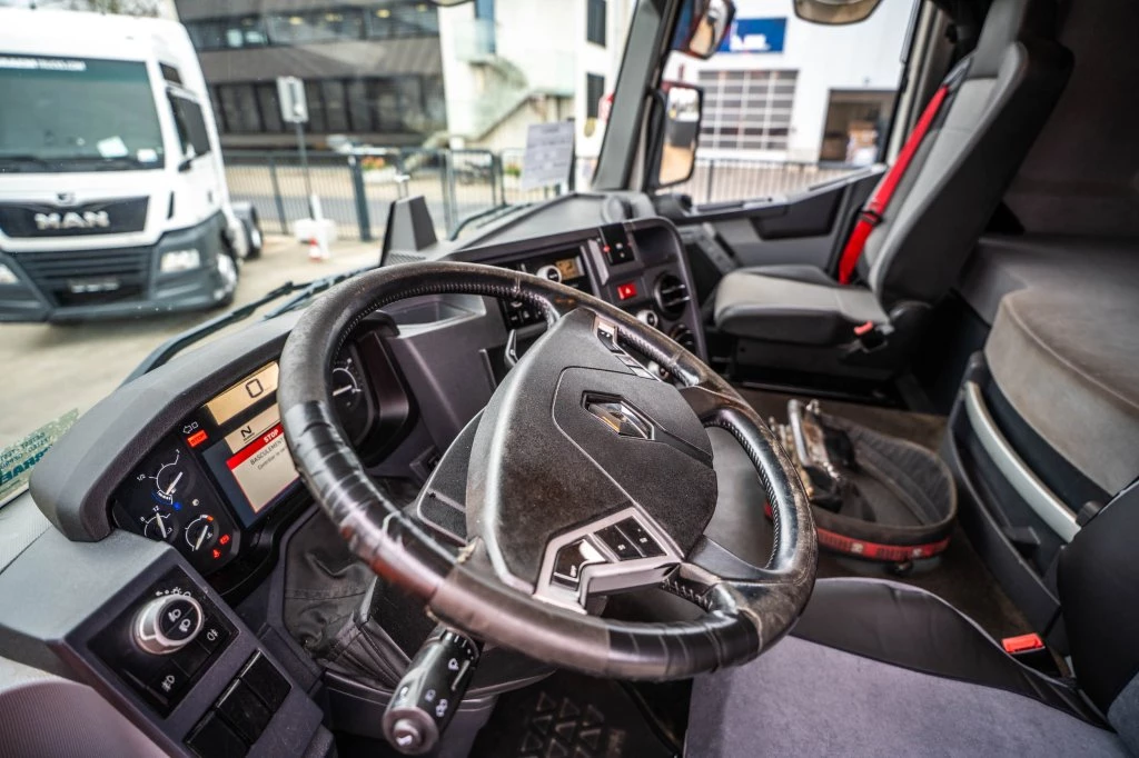 Renault 2017 - C 480 -6X4 + HIAB 14T/m/3ext. imagen 14