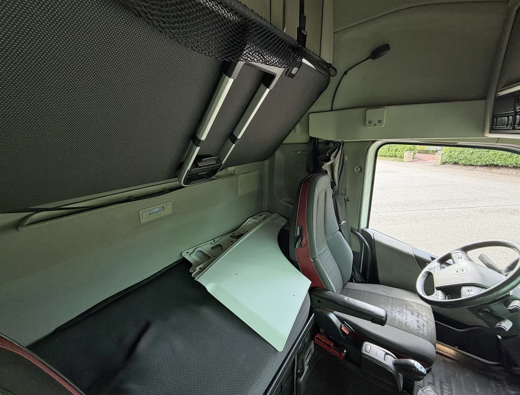 Volvo FH 2018 - 13.500 EURO 6 ONLY 712.000 KM 2X TANKS DAMAGED ON LEFT SIDE HOLLAND-TRUCK afbeelding 16