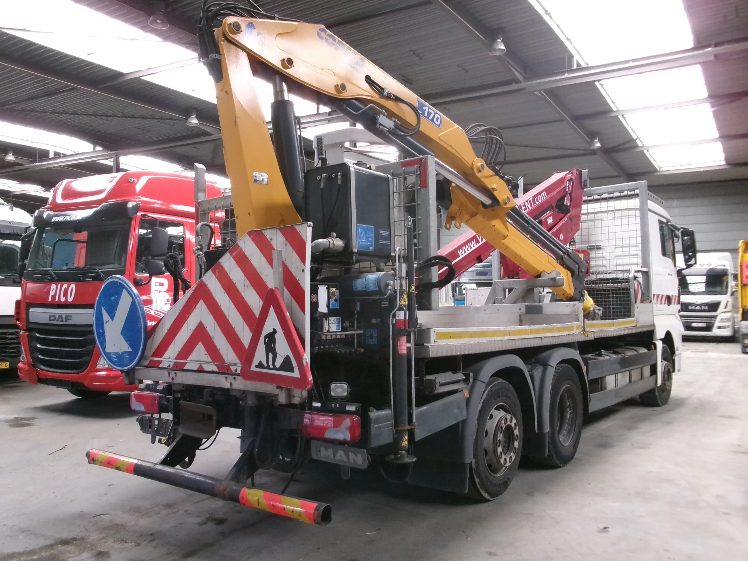MAN TGX 2010 - 26.400 6X2 + CRANE + LIFT ENGINE BROKE afbeelding 4