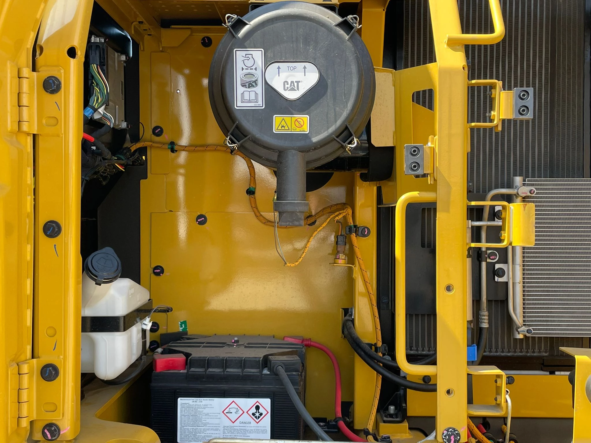 Caterpillar 323D3 2025 imagen 27