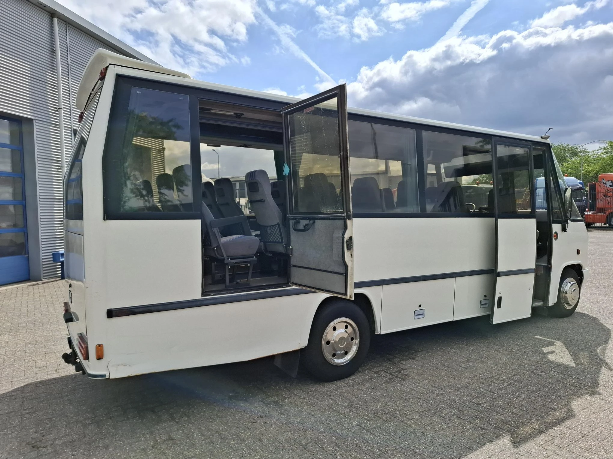 Mercedes-Benz 1991 - 814 D / 317828 KM / 23 PERSONS / FULL-STEEL / PARKHEAT+COOL / DOUBLE AIR REAR / AIRCO / MANUAL / 1991 afbeelding 6