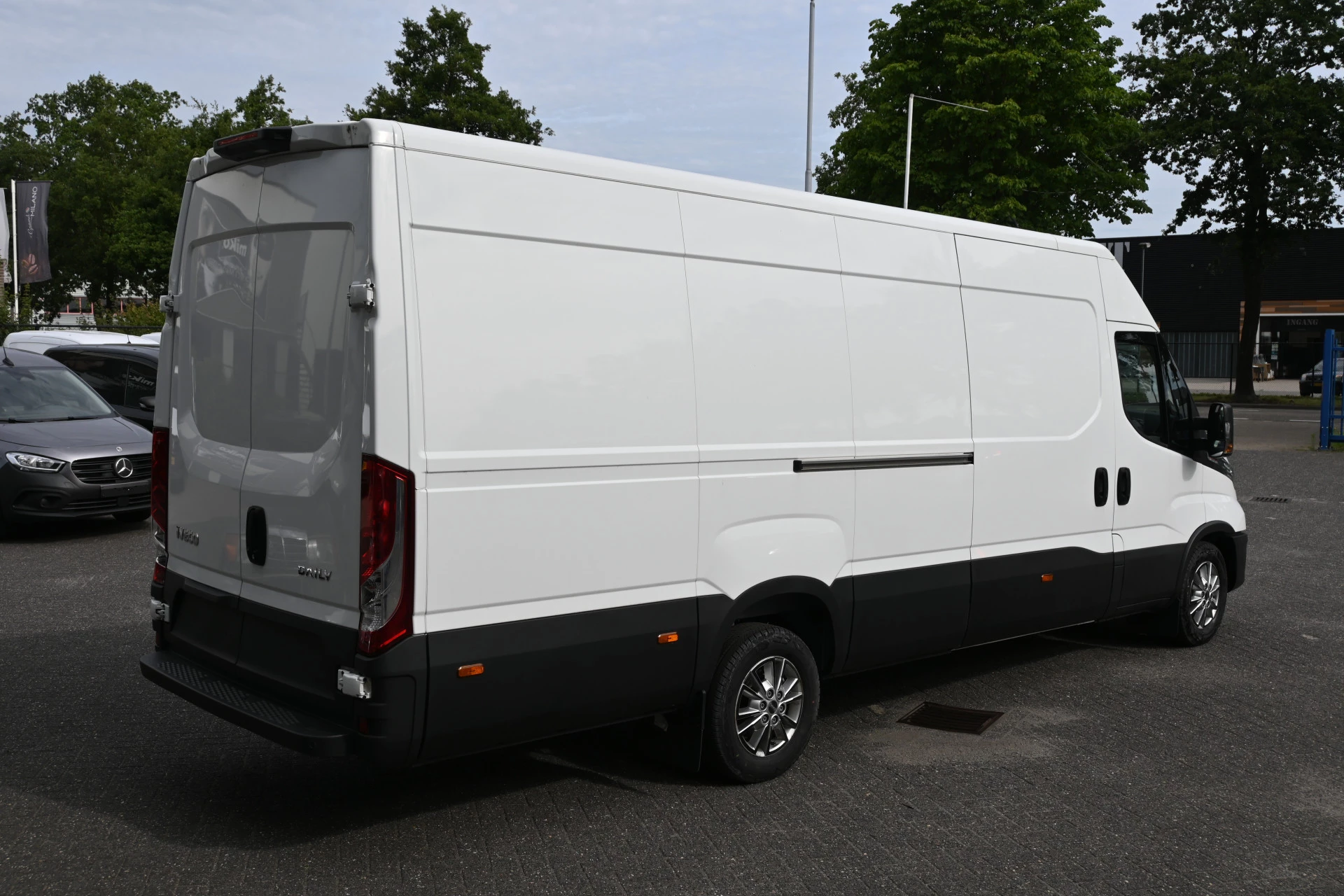 Iveco Daily 2023 - 35S18 3.0 180 pk L4H2 Maxi Hi-Matic obrázek 3
