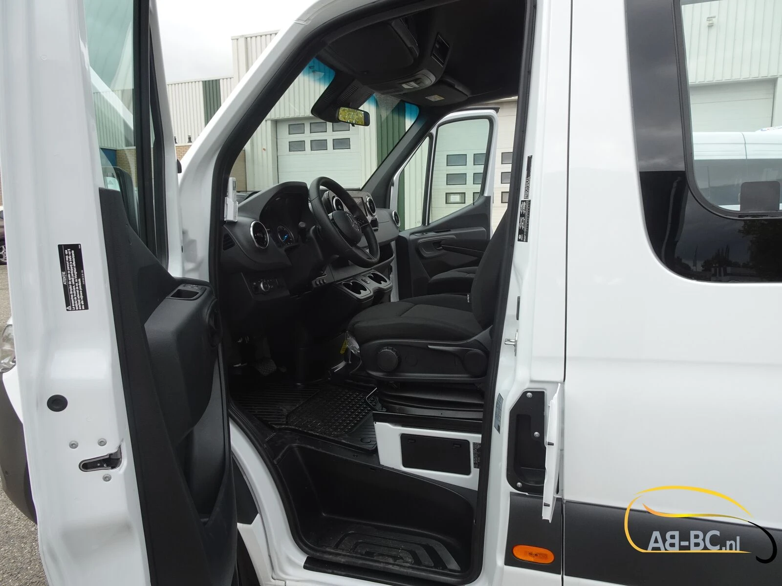 Mercedes-Benz eSprinter - 17 Seats Electric Range: 465 km Bild 39