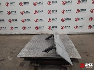 Mercedes-Benz N/A 2012 - Occ cabinespoiler links Mercedes zdjecie 4
