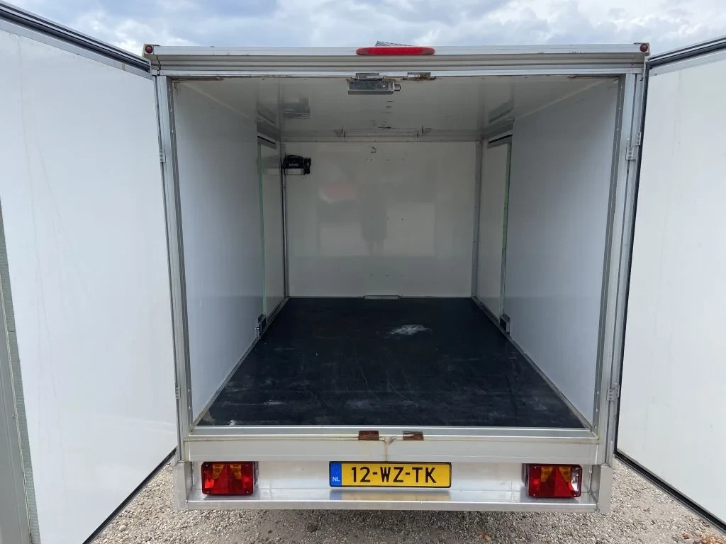 ULTRA LITE 2024 - gesloten aluminium aanhanger 2700 kg afbeelding 8