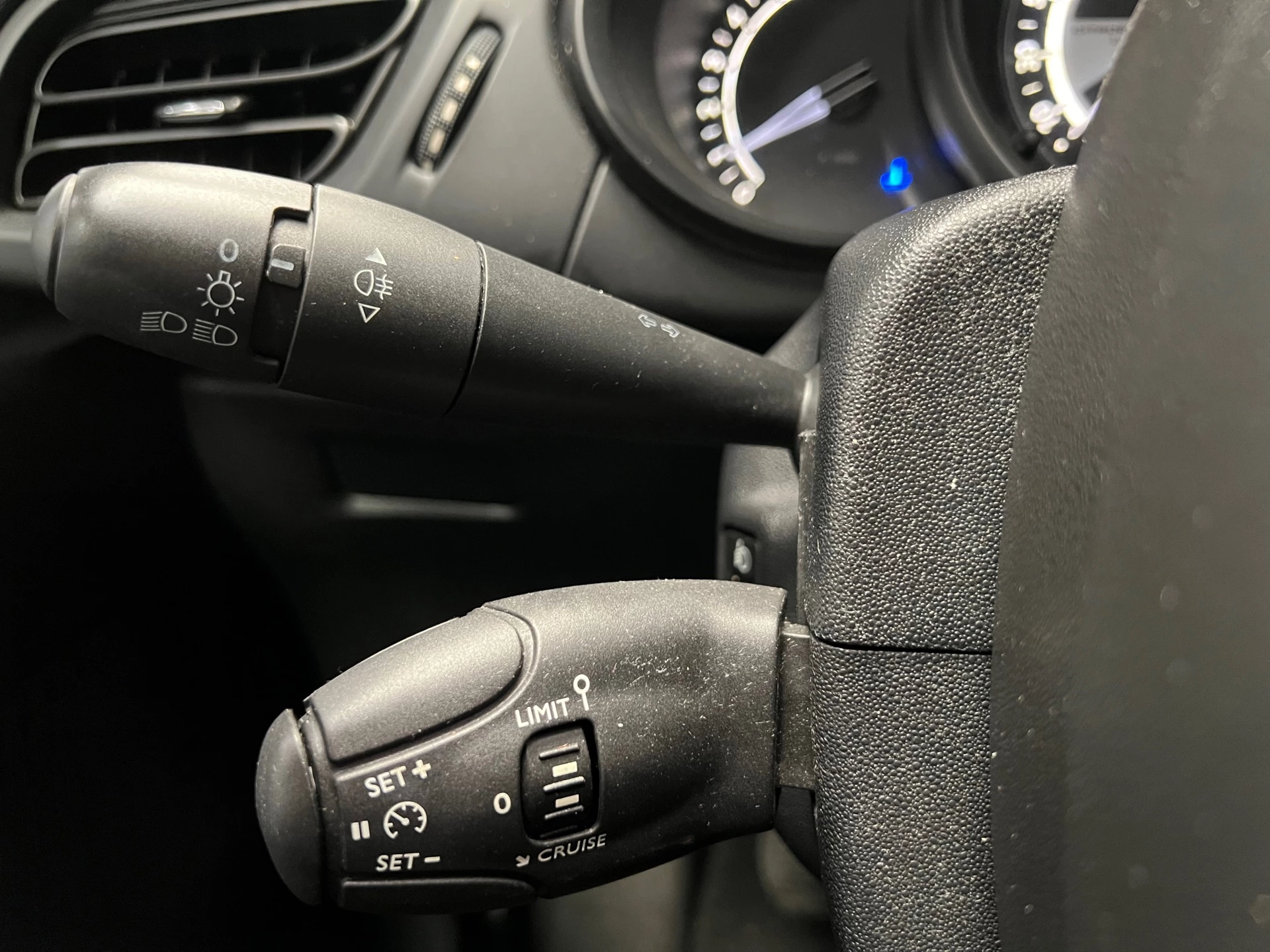 Citroën C3 2014 - 1.0 VTi Attraction Cruise Control - NAP - Airco afbeelding 14