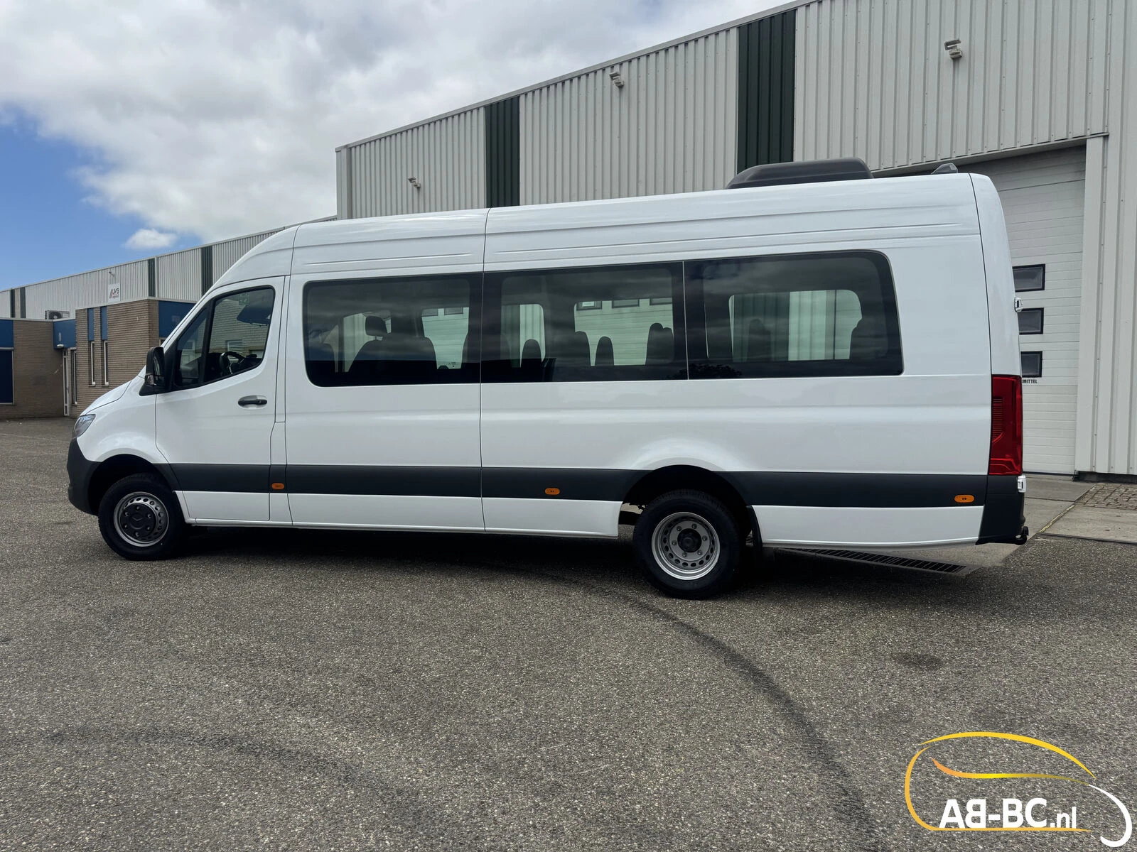 Mercedes-Benz Sprinter 2026 - Transfer 45, 23 Seats, Euro 6 image 13