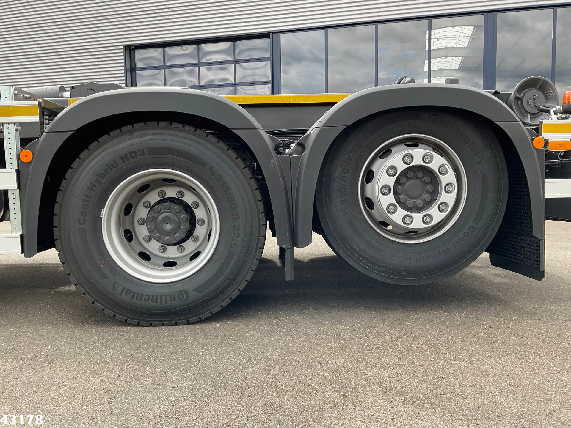 Mercedes-Benz Actros 2023 - 2643 Euro 6 HMF 23 Tonmeter laadkraan image 7
