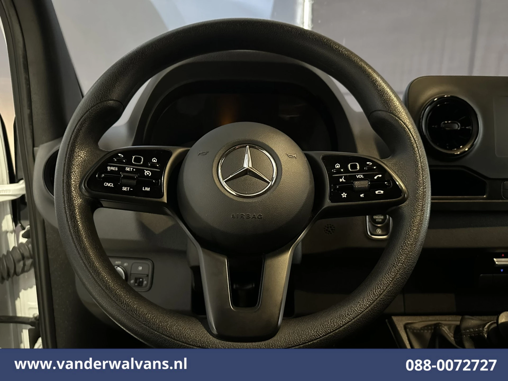 Mercedes-Benz Sprinter 2023 - 315 CDI 150pk L2H2 Euro6 Airco | Camera | Apple Carplay | Cruisecontrol | Chauffeursstoel | Leder immagine 3