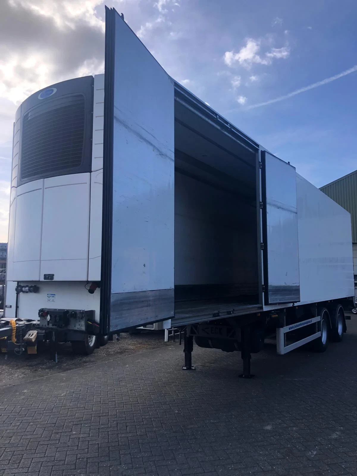 Van Eck 2014 - UT-2B 2 as koeler Carrier Vector Diesel elektrisch 3 verdampers 3 compartimenten zijdeuren laadklep ON-65-HB afbeelding 1