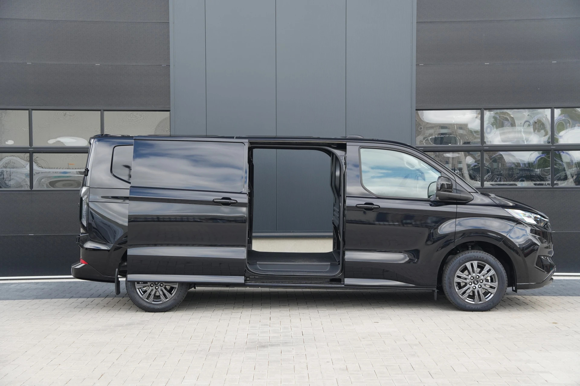 Ford Transit Custom 2025 - 320 2.0 TDCI L2H1 Limited 170pk - INCLUSIEF BPM - 2x Schuif - 1+1 Stoel - ACC - Blindspot - Stoel/stuurverwarming - Keyless - Rijklaar imagen 5