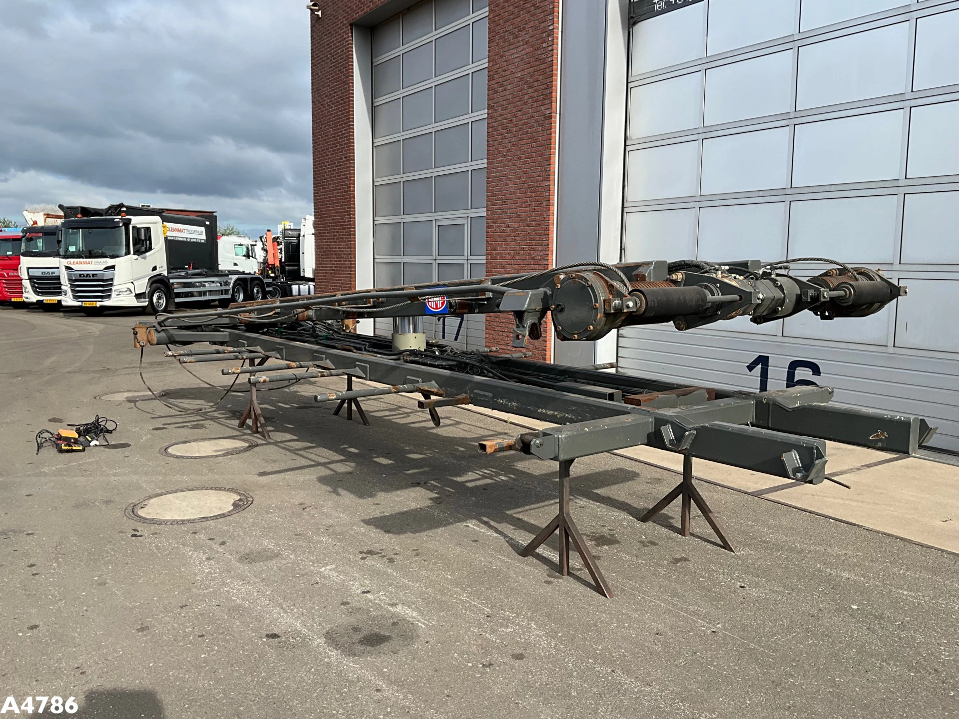 HMF 32 Ton 3-zijdig kabelsysteem 2014 afbeelding 2