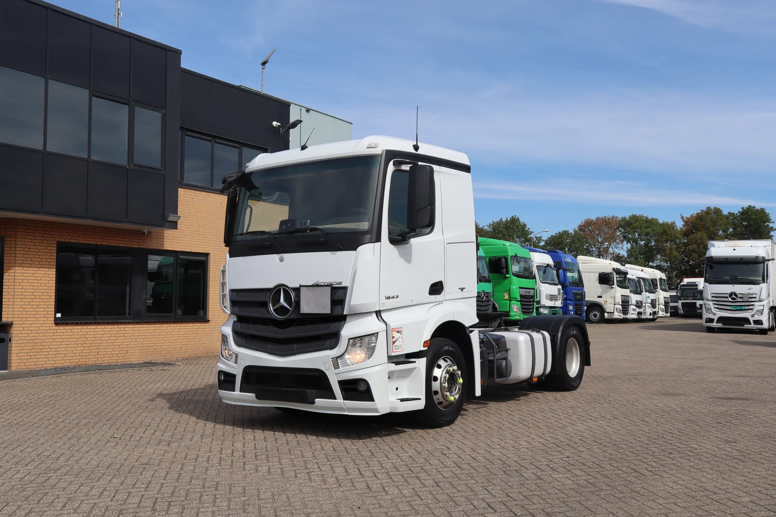 Mercedes-Benz Actros 2017 - 1843 * EURO6 * 4X2 * low cab * zdjęcie 1