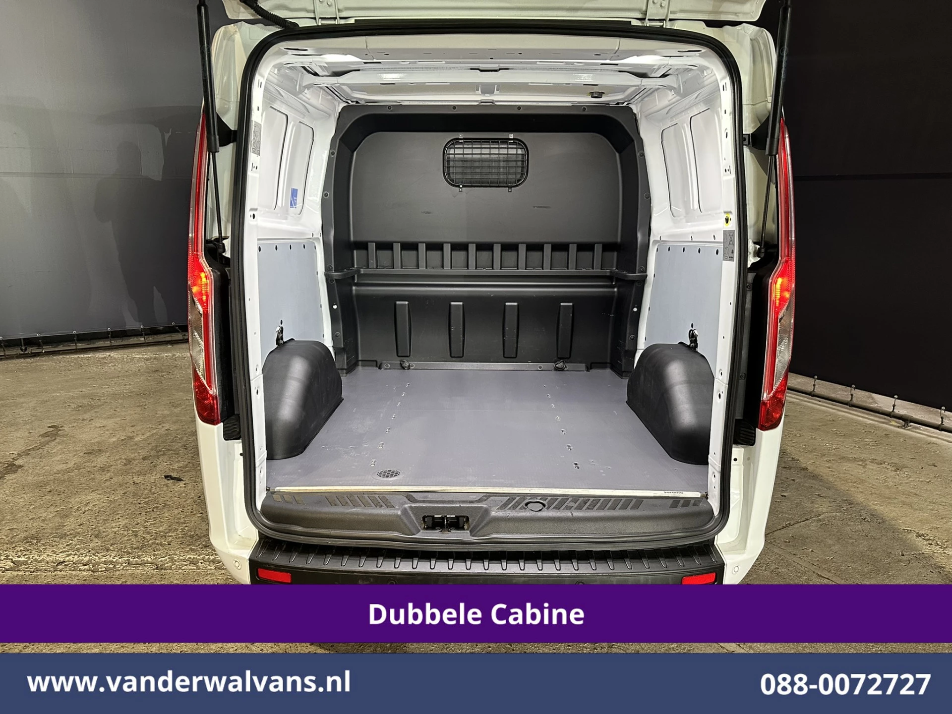 Ford Transit Custom 2021 - 2.0 TDCI 130pk L2H1 Dubbele Cabine Euro6 Airco | 5-Zits | Navigatie | Apple Carplay | LED | Cruisecontrol image 14