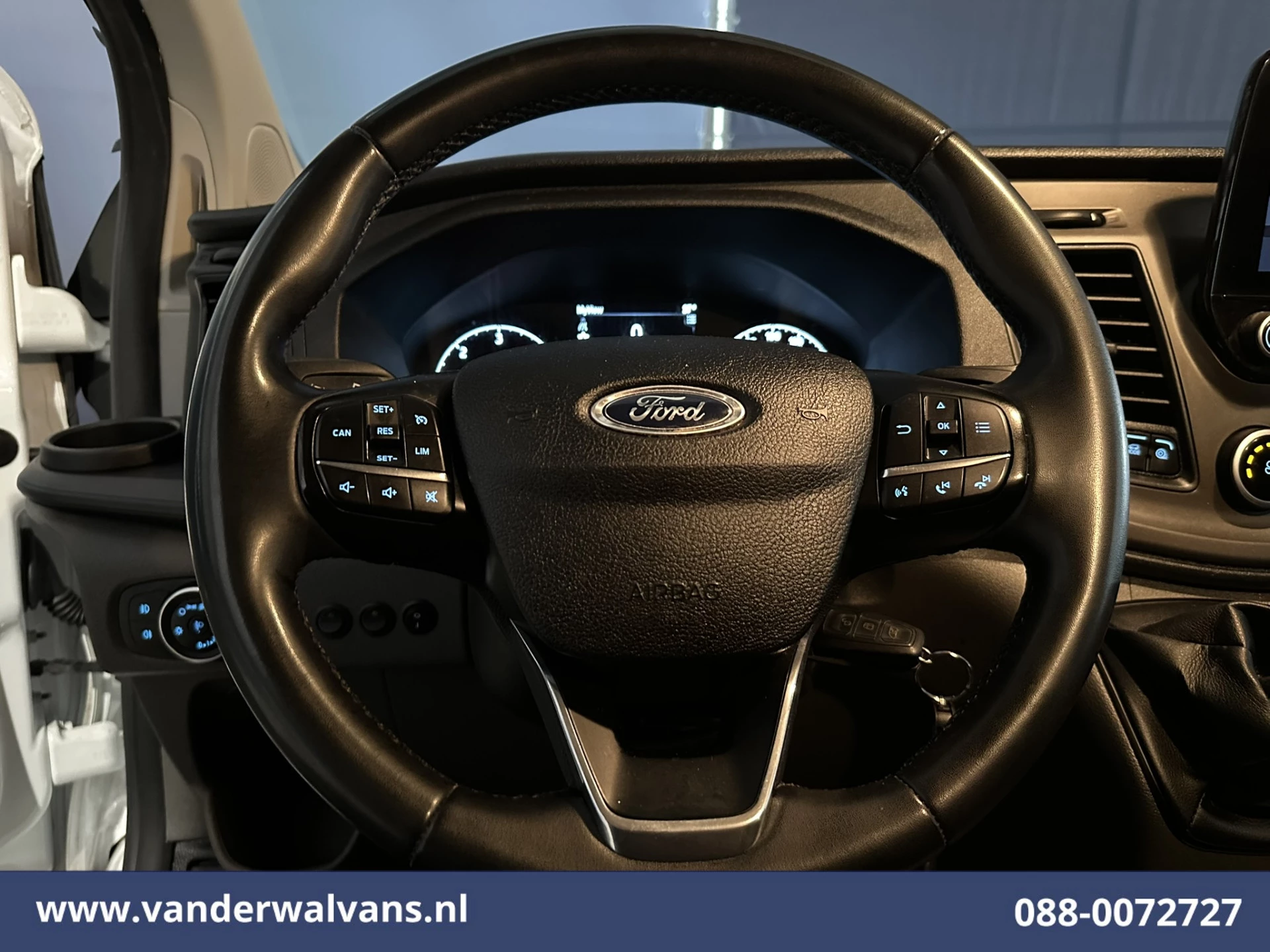 Ford Transit Custom 2022 - 2.0 TDCI 130pk L2H1 Euro6 Airco | Camera | LED | Apple Carplay | Cruisecontrol | 2800kg Trekhaak obrázek 4