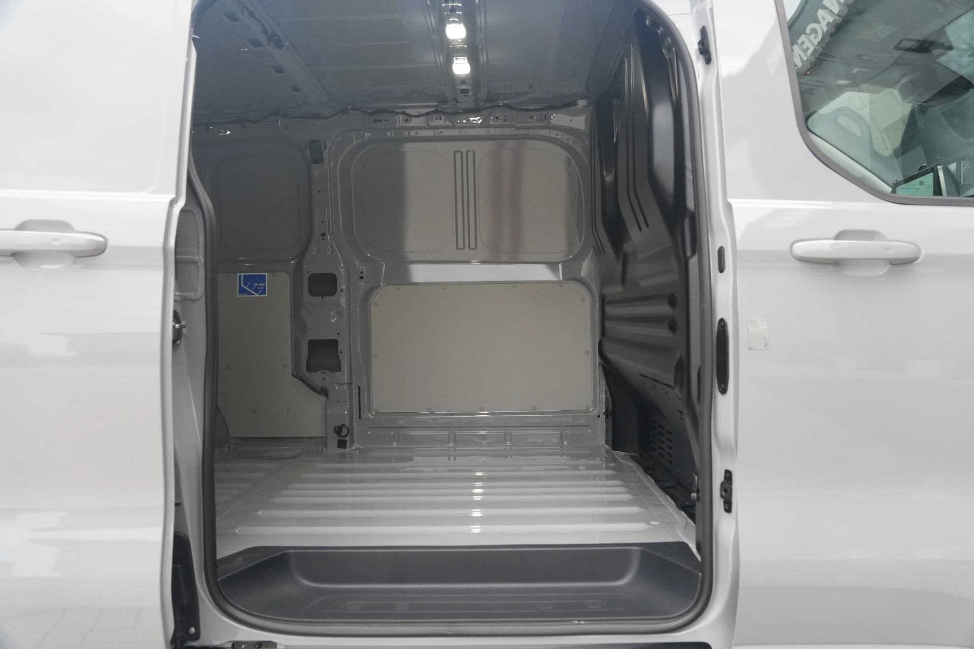 Ford E-Transit Custom 2026 - 340 L2H1 Limited 71 kWh 218pk - Trekhaak - ACC - B&O - Navi - Stoel/Stuurverwarming - 360 Camera - Blindspot - Rijklaar Bild 14