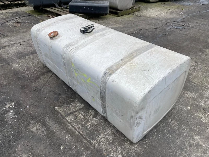 Renault - 5010505108 BRANDSTOFTANK 740 LTR (180X75X65 CM) imagem 2