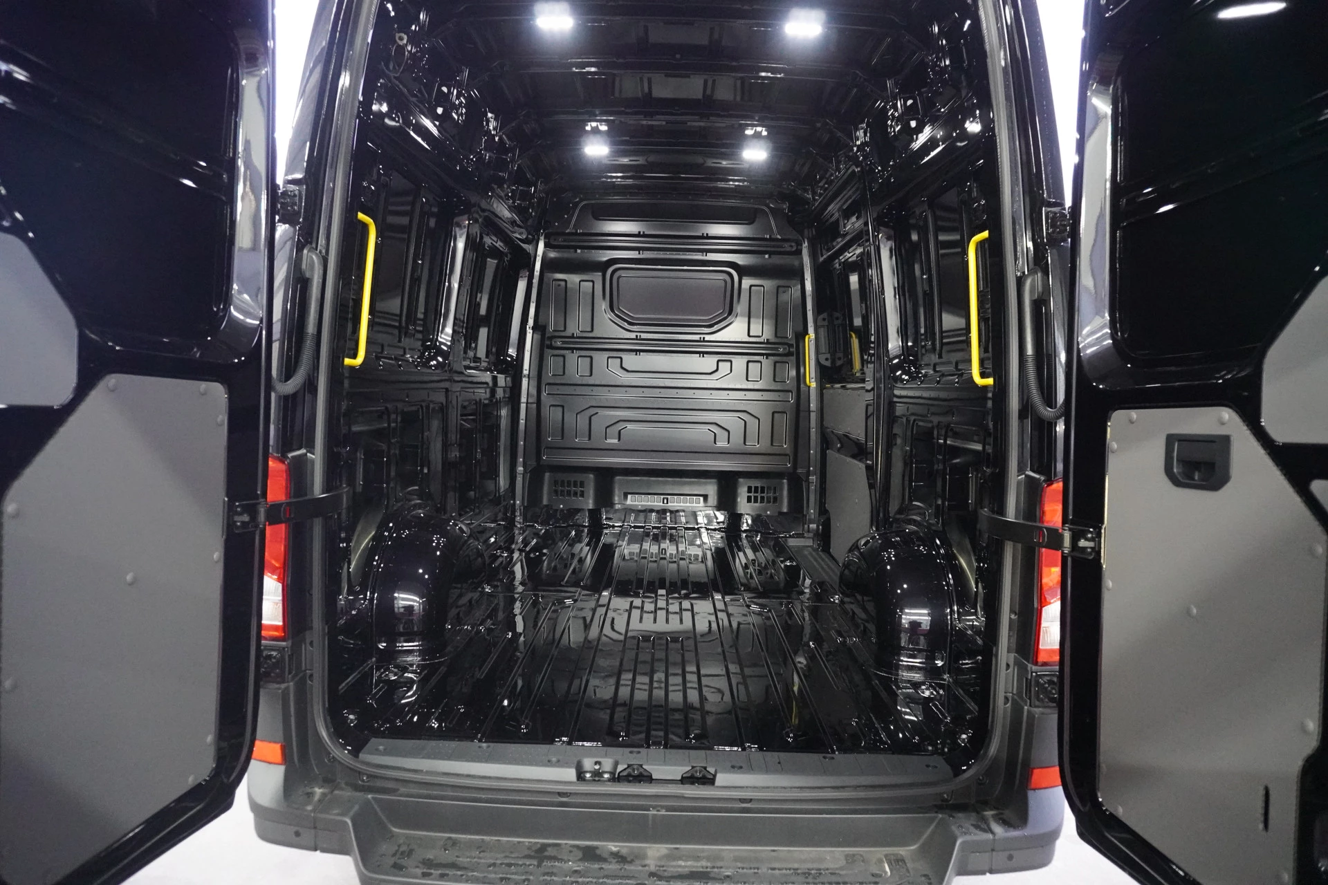 Volkswagen Crafter 2024 - 35 2.0 TDI 177PK L3H3 Automaat Bild 12