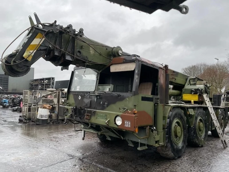Liebherr 1991 - POWERED STEERED FRONT AXLE image 10
