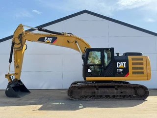 Cat 2017 - 320FL - New Bucket / Hammer Lines / Camera te koop
