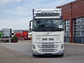 Volvo FH 2016 - 13.500 Globetrotter 8x2*6 - 3 deck livestock + Trailer - 110M2 - Ventilation - Custom interior afbeelding 3 miniatuur