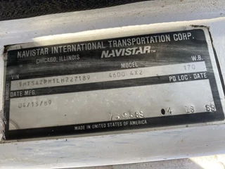 International 4600 1989 - 4x2 210HP + TEUPEN hyLIFT obrazek 7