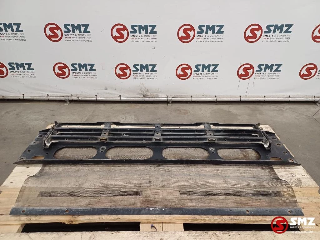 Volvo 2004 - Occ binnenframe radiatorgrille Volvo afbeelding 1