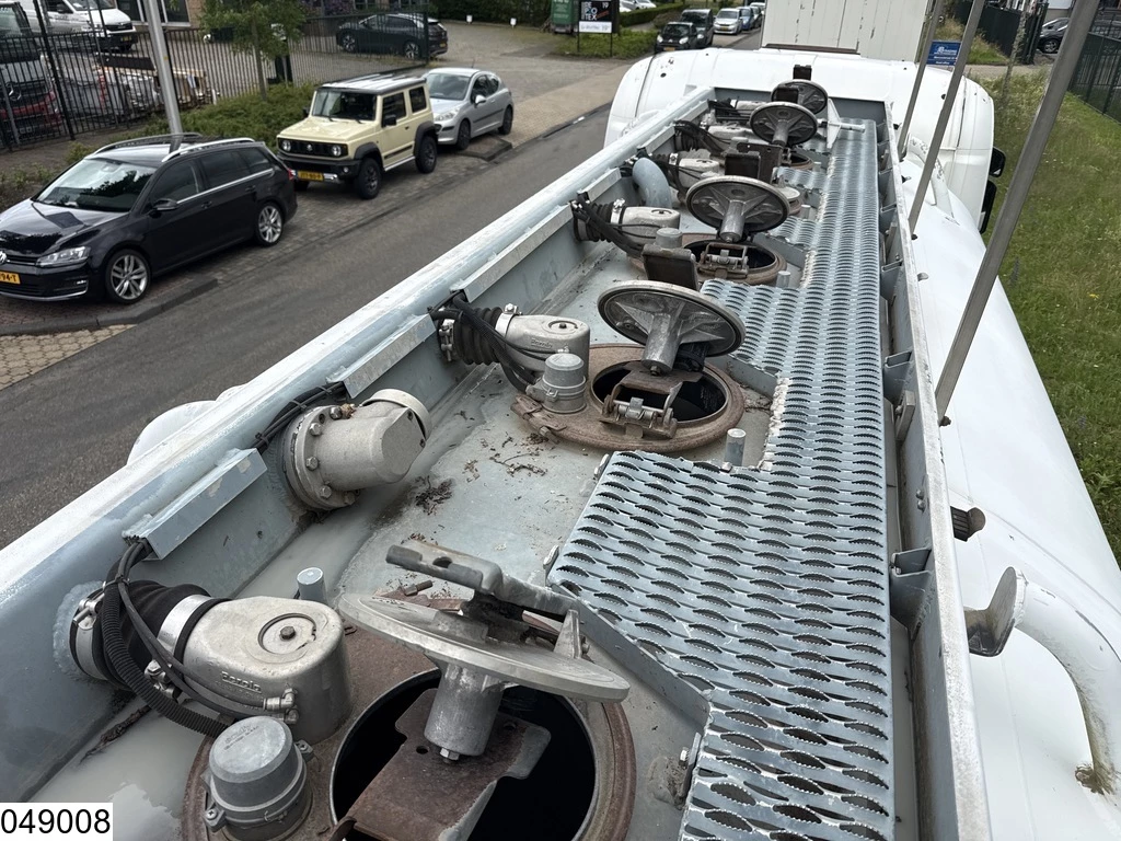 Magyar 1995 - Fuel Fuel, 21630 L, 6 Comp, Handgeschakeld, Combi immagine 2