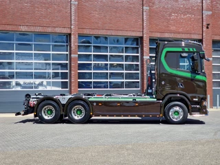 Scania S 2023 - 590S V8 NGS 6x4 - HIAB Multilift 24T + Box with Palfinger crane - Like new - Retarder - Full air - Leather obrazek 55
