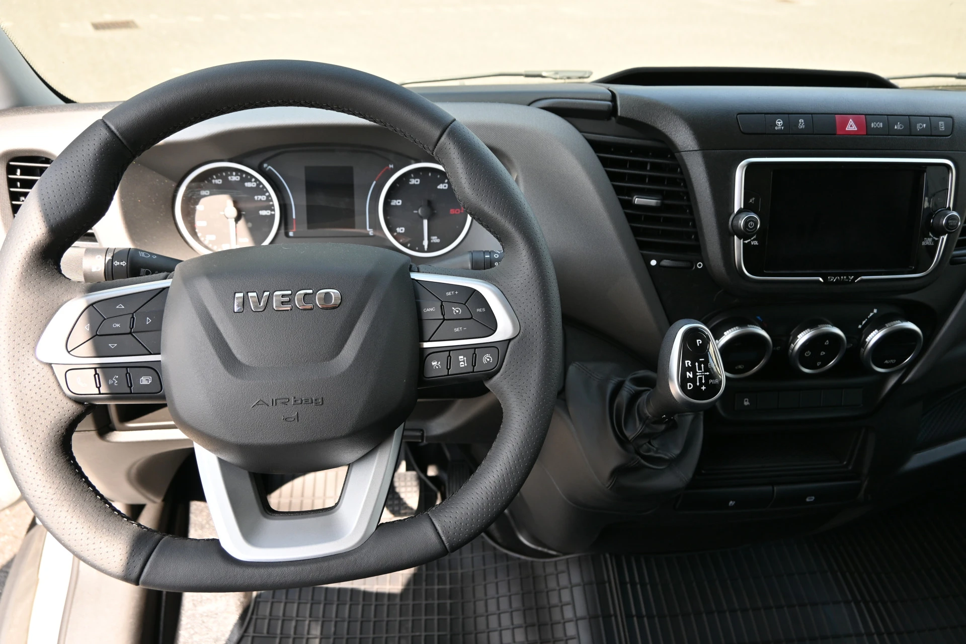 Iveco Daily 2024 - 35S18 L4H3 Maxi 3.0 180 pk Hi-Matic image 16