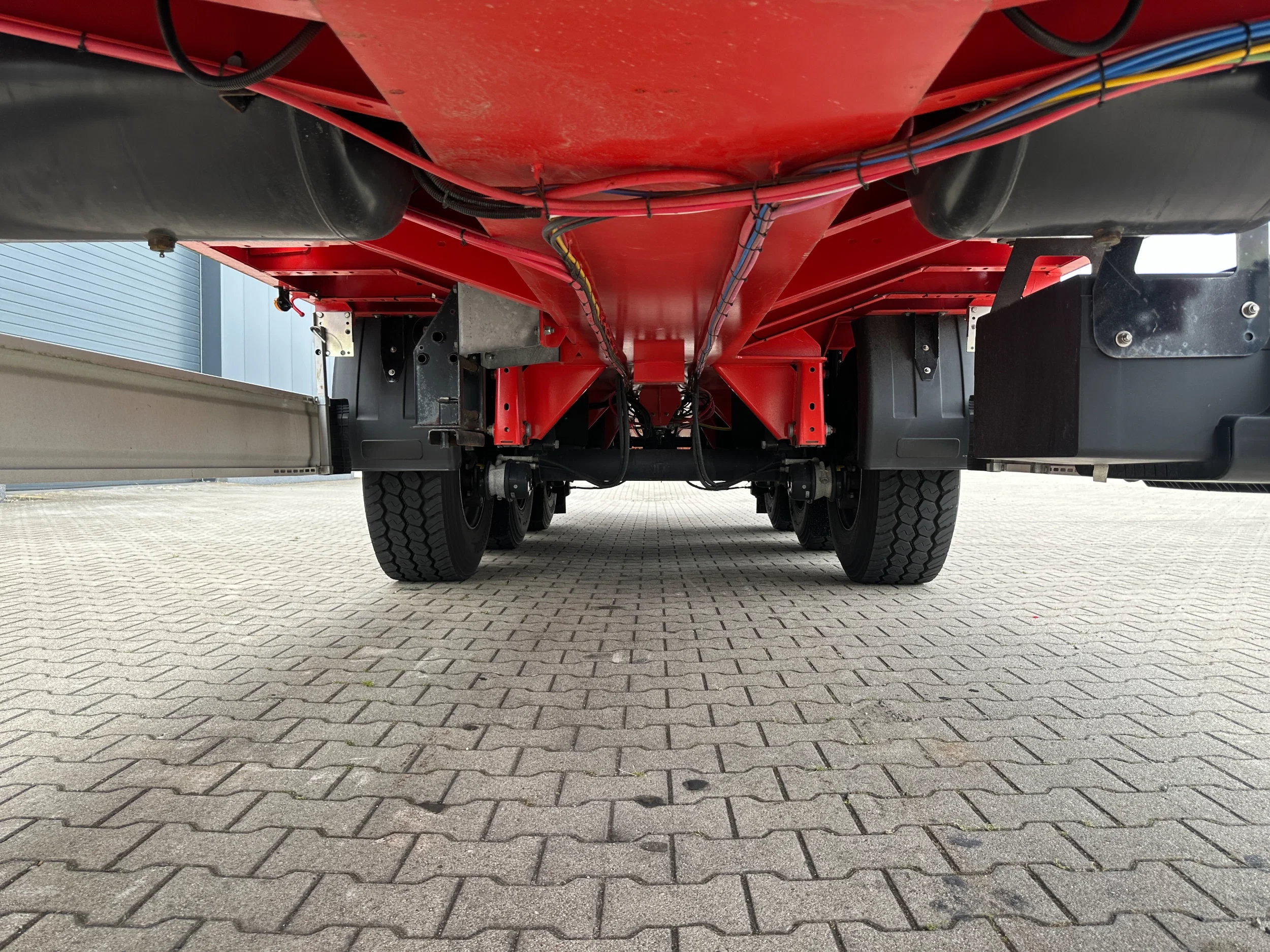 KAESSBOHRER 2026 - new and unused Heavy-Duty flatbed / 690cm extendable / steering axle / discbrakes / NL-trailer / APK: 04-2027 imagen 13