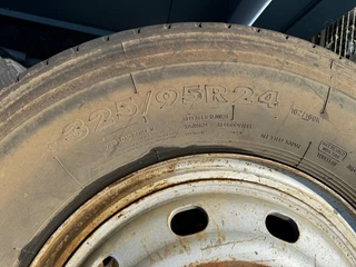 Diverse N/A - 325/95R24 / 12.00R24 bild 4