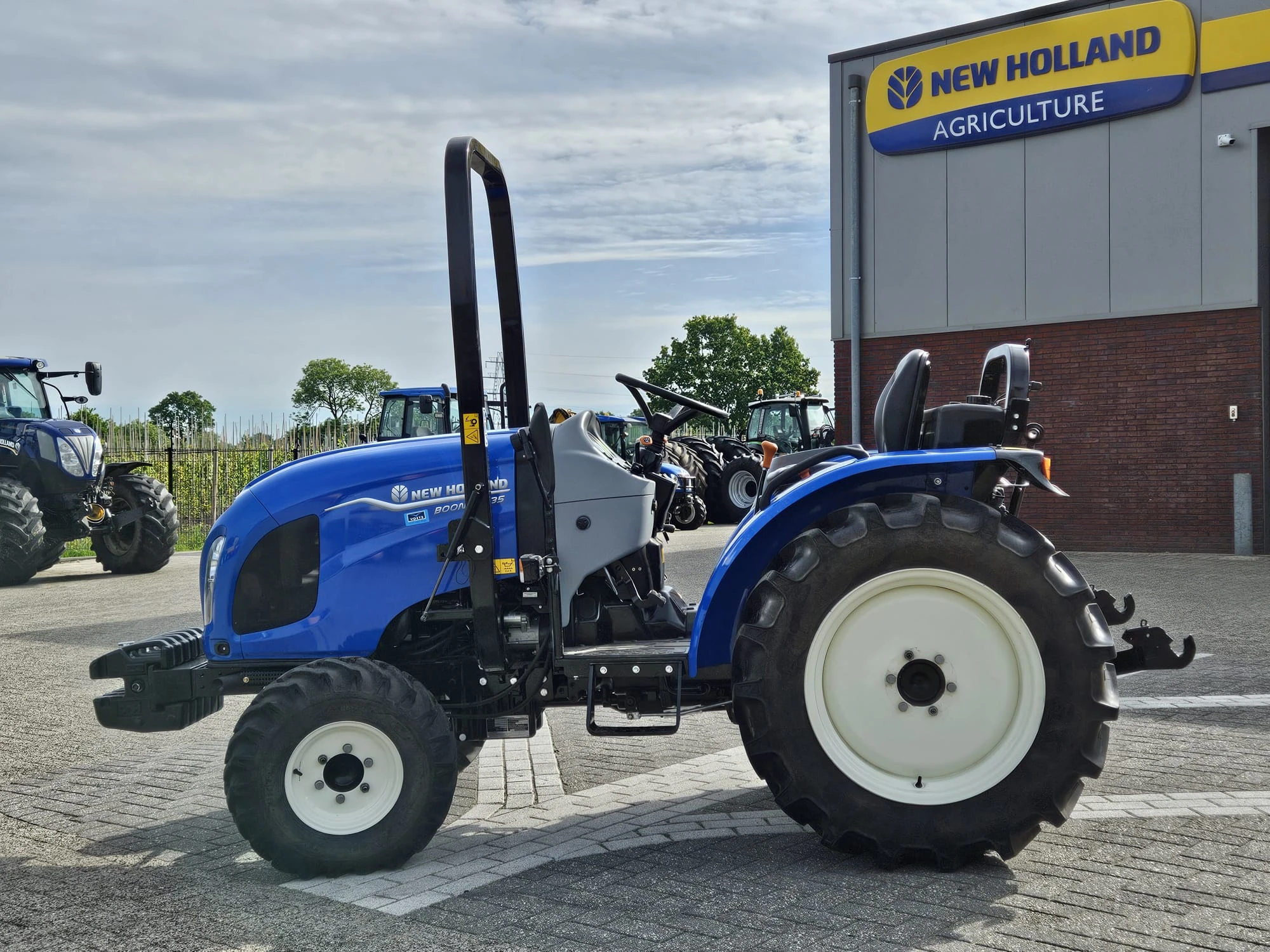New Holland 2022 - Boomer 35 image 13