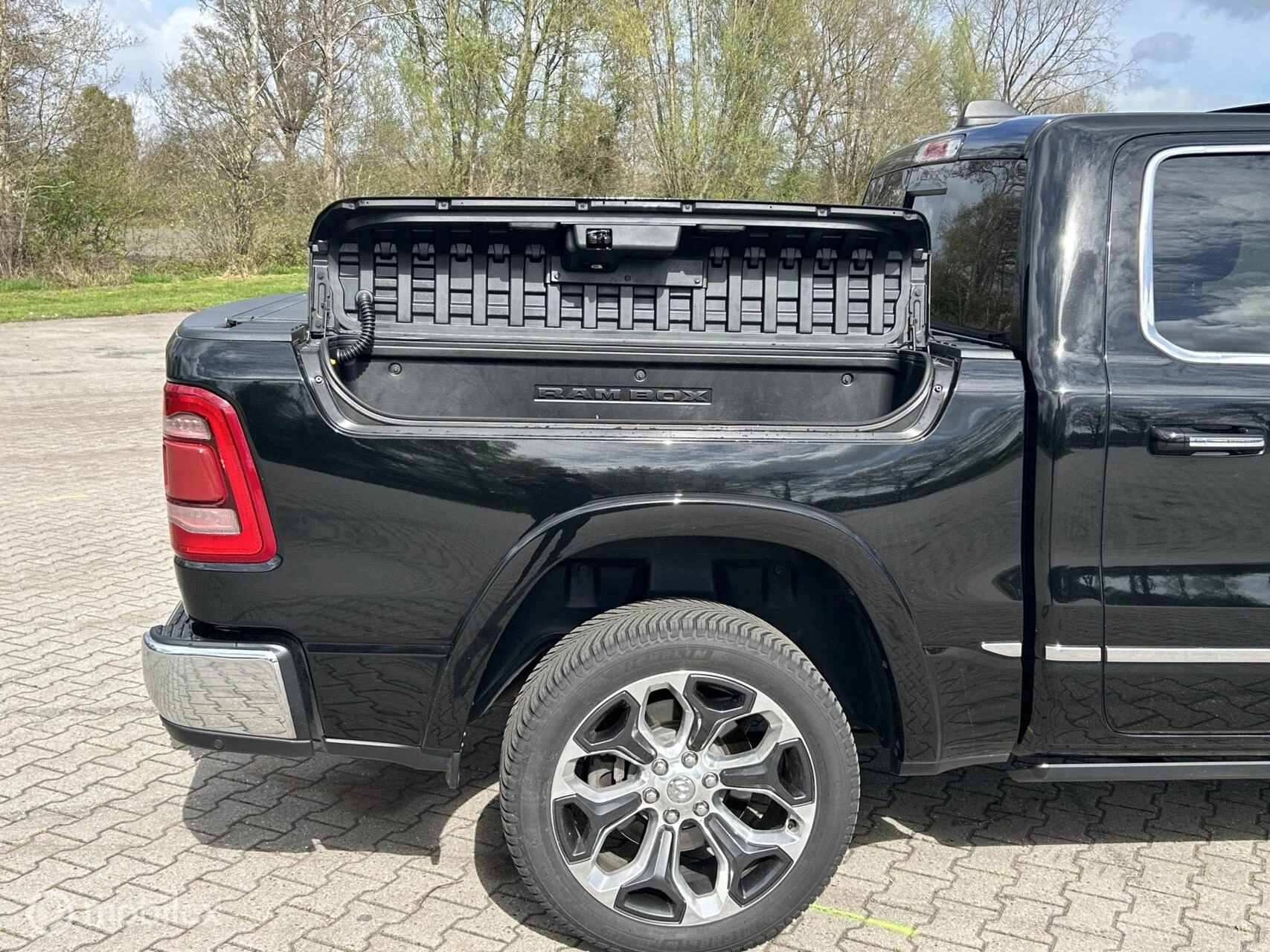 Dodge Ram 1500 2022 - 4X4 5.7 V8 4x4 Crew Cab Limited obrázek 43
