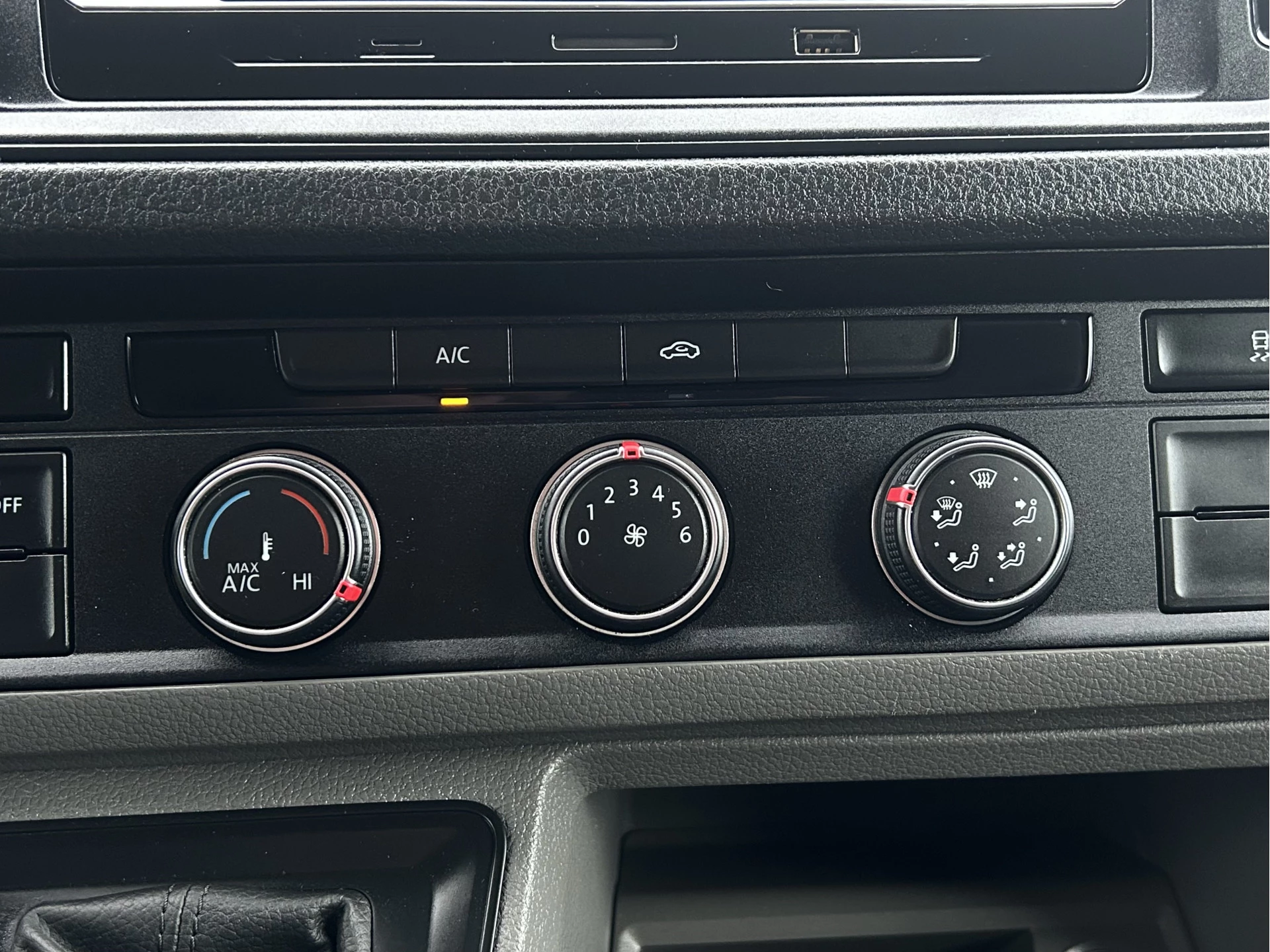 Volkswagen Crafter 2021 - 35 2.0 TDI 141 PK DSG AUTOMAAT HIGHLINE+ / LED KOPLAMPEN / L3H3 / 3.000 KG AHG / 270 A DEUREN / AIRCO / CRUISE / BLUETOOTH / 3-ZITS afbeelding 16