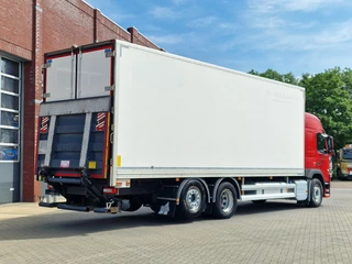 Volvo FM 2018 - 370 Globetrotter 6x2*4 - Box with sidedoors - Loadlift - Full air - Euro 6 obrazek 10
