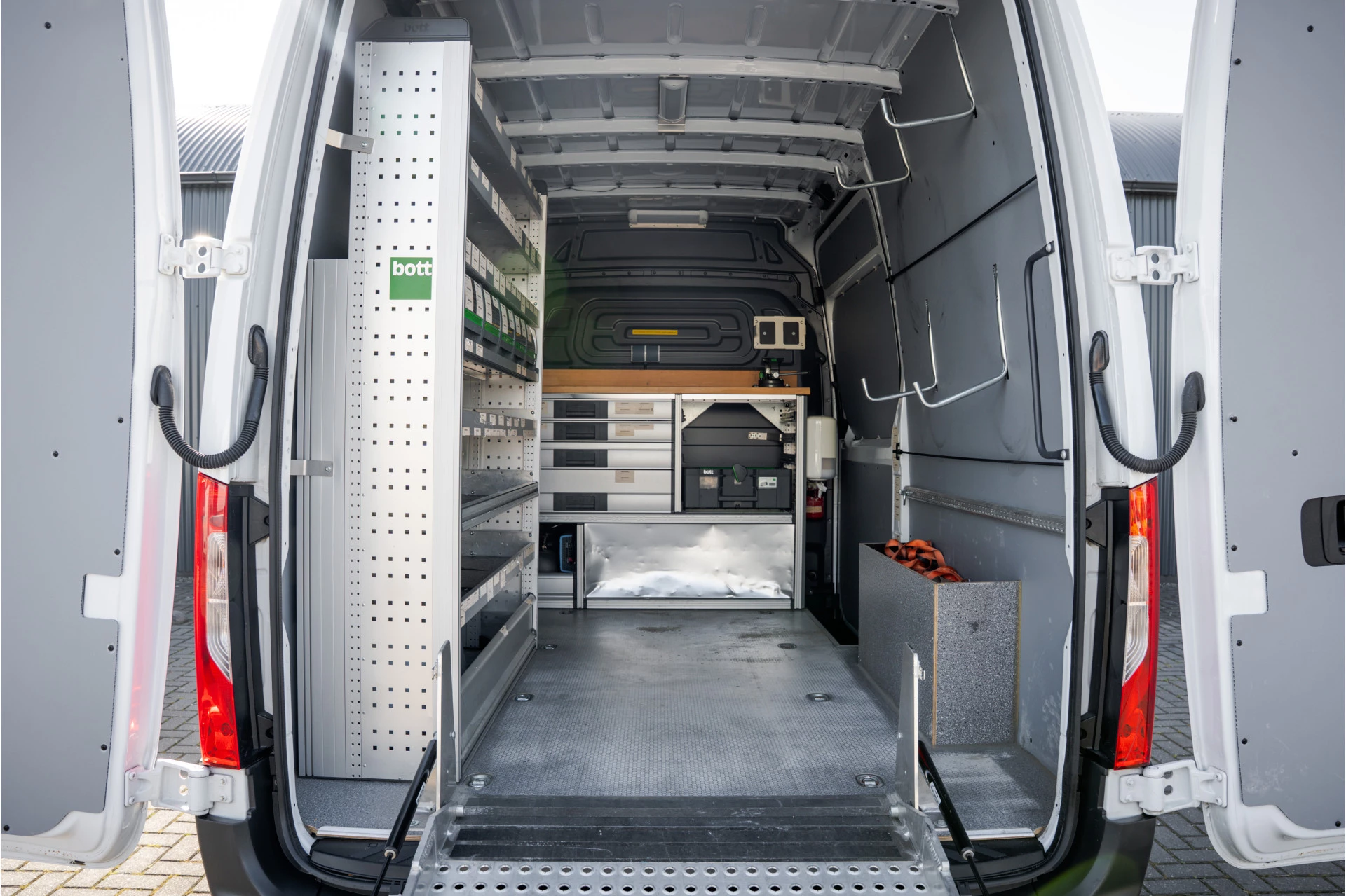 Mercedes-Benz Sprinter 2020 - 311 CDI RWD L2H2 | Volledig Ingericht | Mbux | Camera | Carplay | Climatronic Bild 11