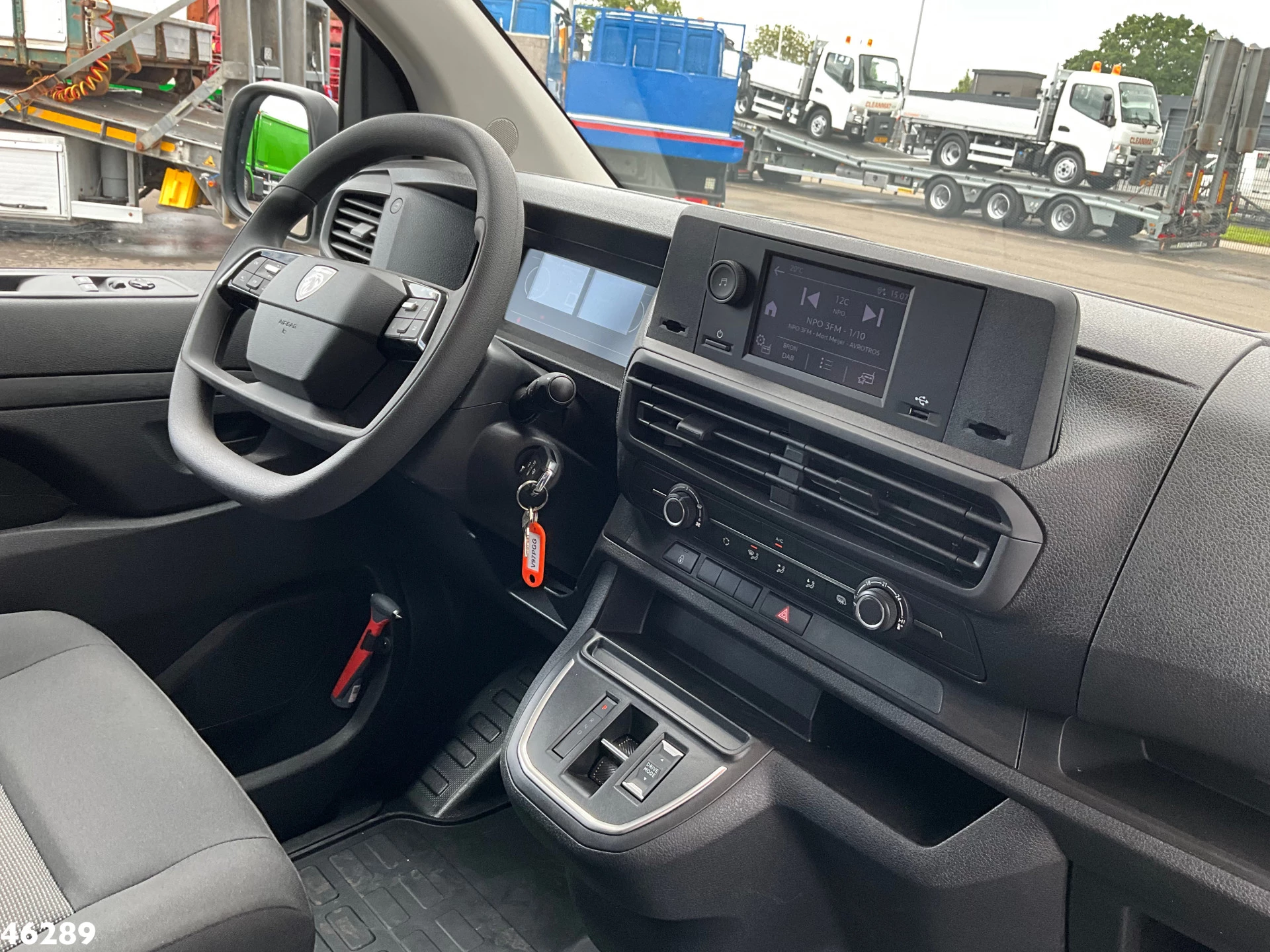 Peugeot e-Expert 2026 - 100% elektrisch kippende zijlader obrázek 15