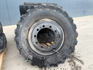 Mitas N/A - 1000 x 20 Set / 10.00 x 20: 4x2 Tyres / 1000-20 image 5