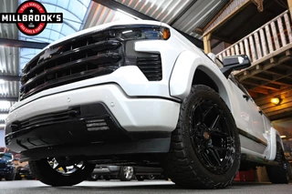 Chevrolet Silverado 2024 - High Country изображение 17