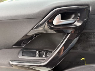 Peugeot 208 2014 - 1.2 VTi Allure obrazek 19