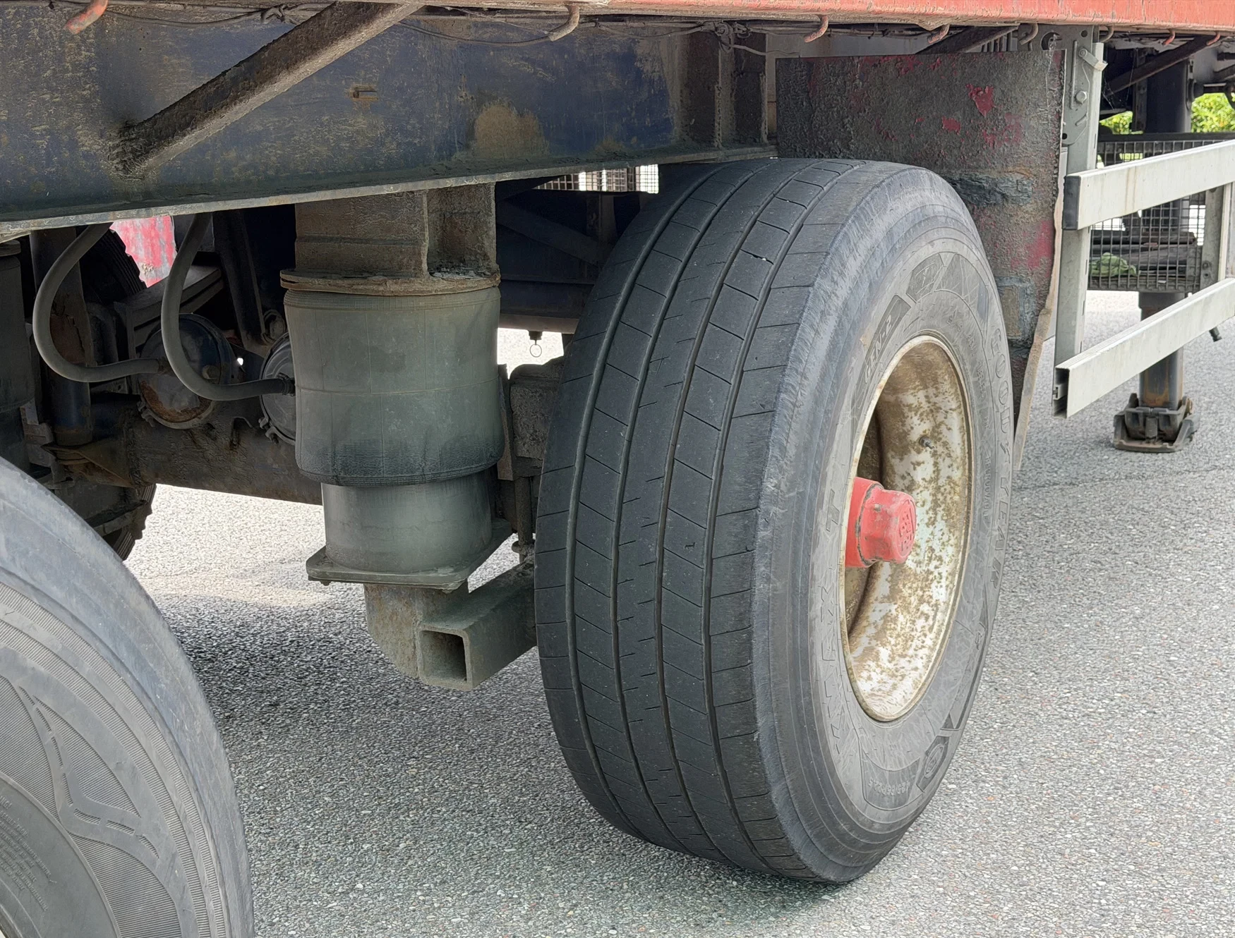 Floor 1981 - FLO-14-30-H DRUM BRAKES STEERING AXLE FLATBED HOLLAND-TRAILER afbeelding 11