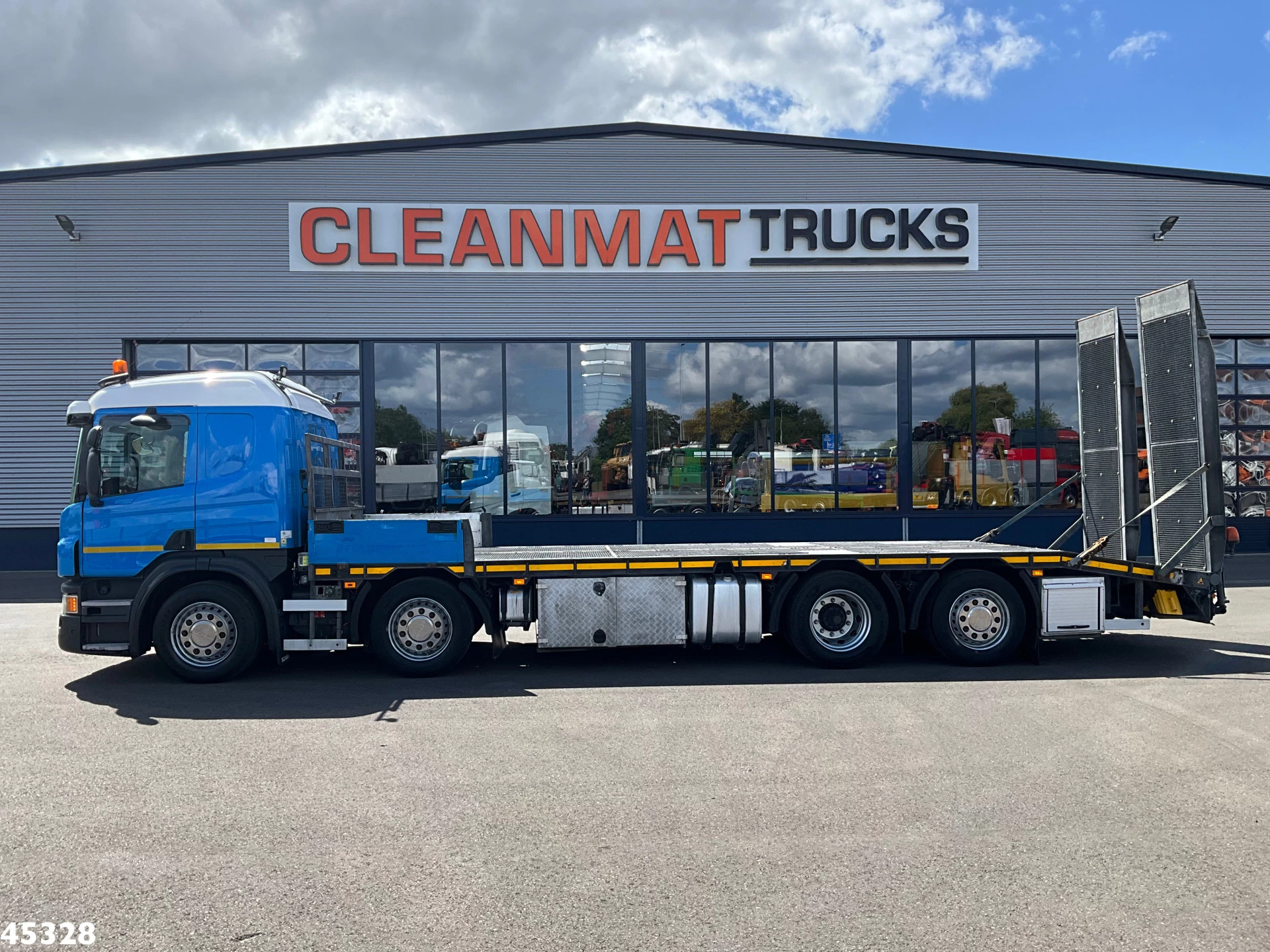 Scania P 2014 - 410 8x2 Euro 6 Retarder Autotransporter met hydraulische oprijrampen afbeelding 2