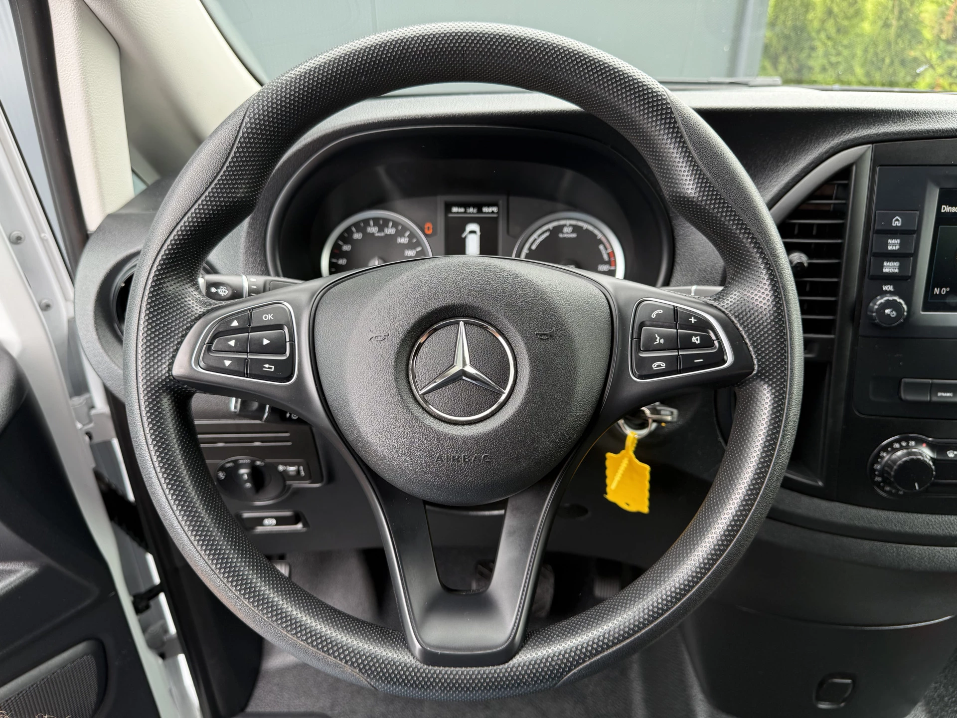Mercedes-Benz eVito 2023 - 66 kWh / FULL ELECTRIC / SOH 93% / L2H1 / AUTOMAAT / BOTT INRICHTING / 1e EIG. / CAMERA / 3-ZITS / CRUISE Bild 15