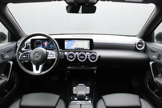 Mercedes-Benz A-Class 2020 - 250e AUT8 Premium NIGHT PAKKET LEDER SFEER CARPLAY Bild 2 Miniaturansicht